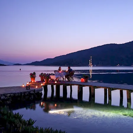 Yacht Club 4*