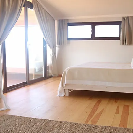 Yacht Club 4*
