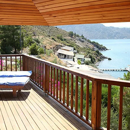 Yacht Club Hotel 4*