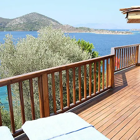 Yacht Club Hotel 4*