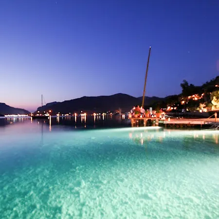 Yacht Club Hotel 4*
